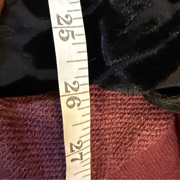 St.John Velvet Burnout Floral Boat Neck Black Top **Flaw sz L - Picture 9 of 11